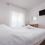 Awesome In With Wifi Задар