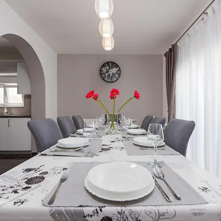 Beautiful In With Kitchen Holiday home