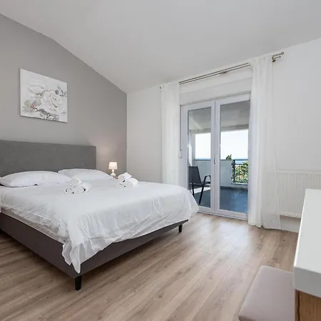 Holiday home Beautiful In With Kitchen Zadar