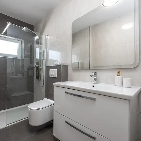 Beautiful In With Kitchen Holiday home *