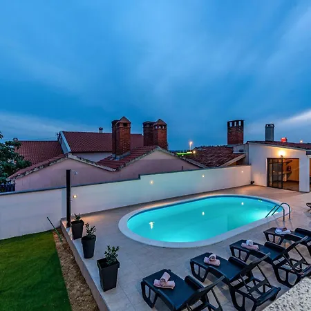Beautiful In With Kitchen Holiday home